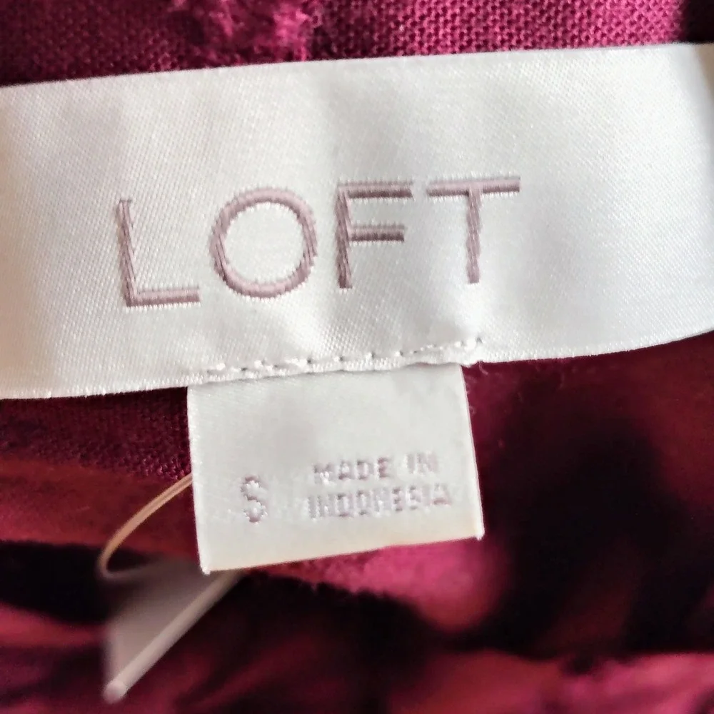 LOFT Women Small Maroon Clip Dot Tie Neck Keyhole‎ Button Front Blouse siren